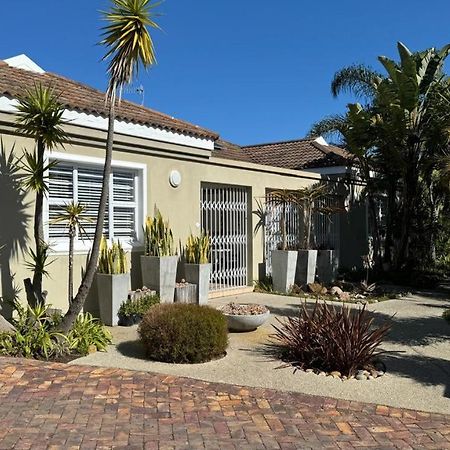 Plett57 - Self Catering - Room No2 プレッテンバーグ・ベイ エクステリア 写真