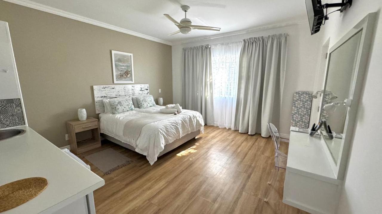 Plett57 - Self Catering - Room No2 プレッテンバーグ・ベイ エクステリア 写真