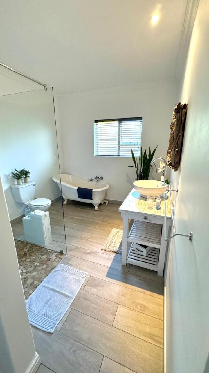 Plett57 - Self Catering - Room No2 プレッテンバーグ・ベイ エクステリア 写真