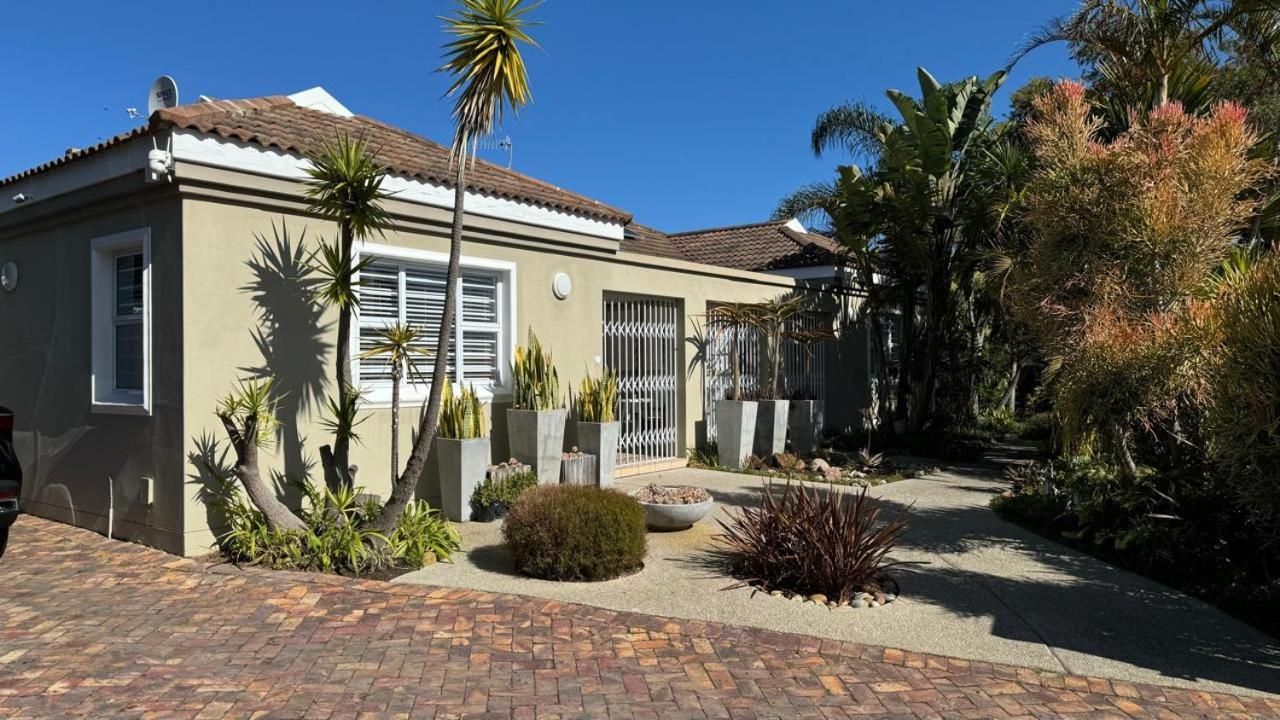 Plett57 - Self Catering - Room No2 プレッテンバーグ・ベイ エクステリア 写真