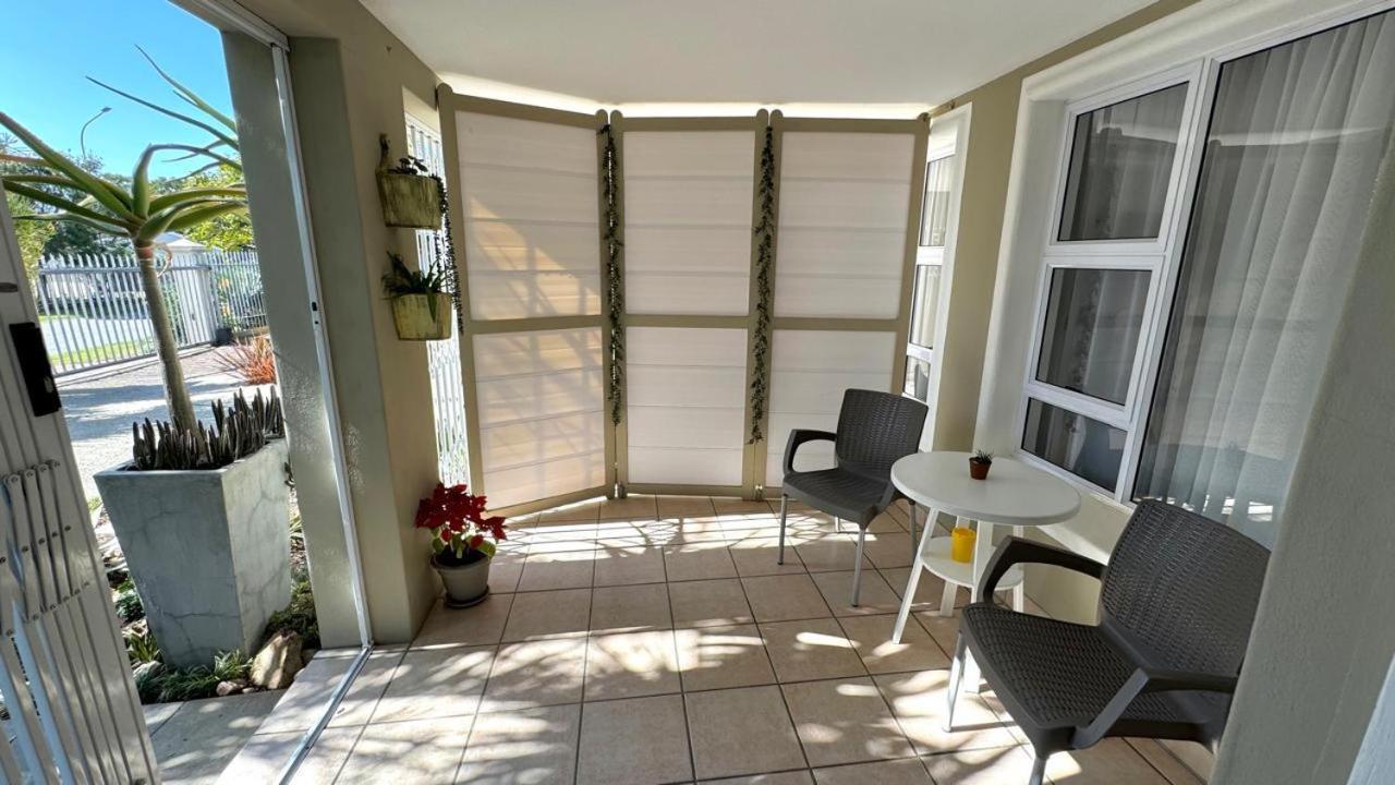 Plett57 - Self Catering - Room No2 プレッテンバーグ・ベイ エクステリア 写真